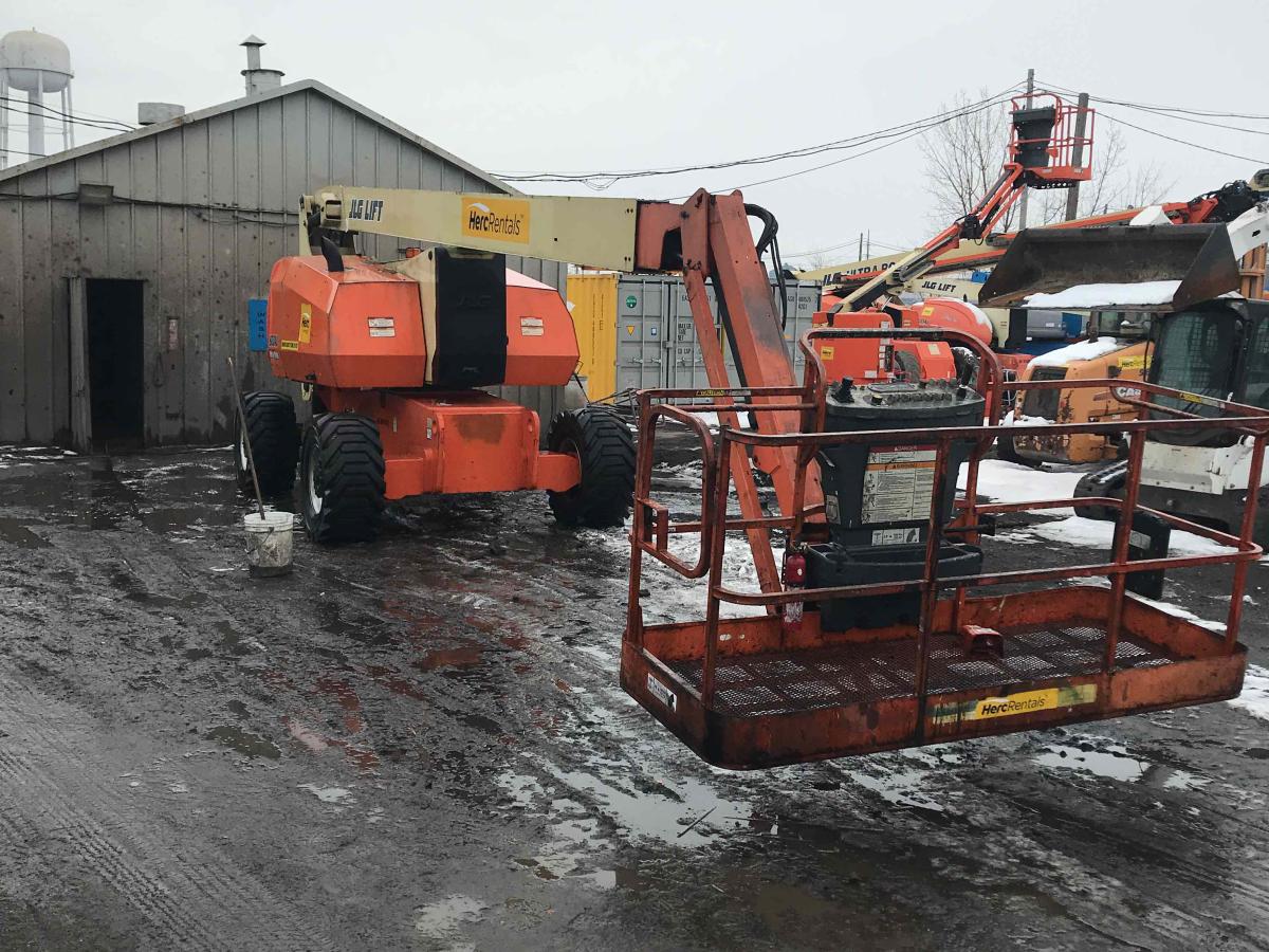 2011 JLG 800AJ