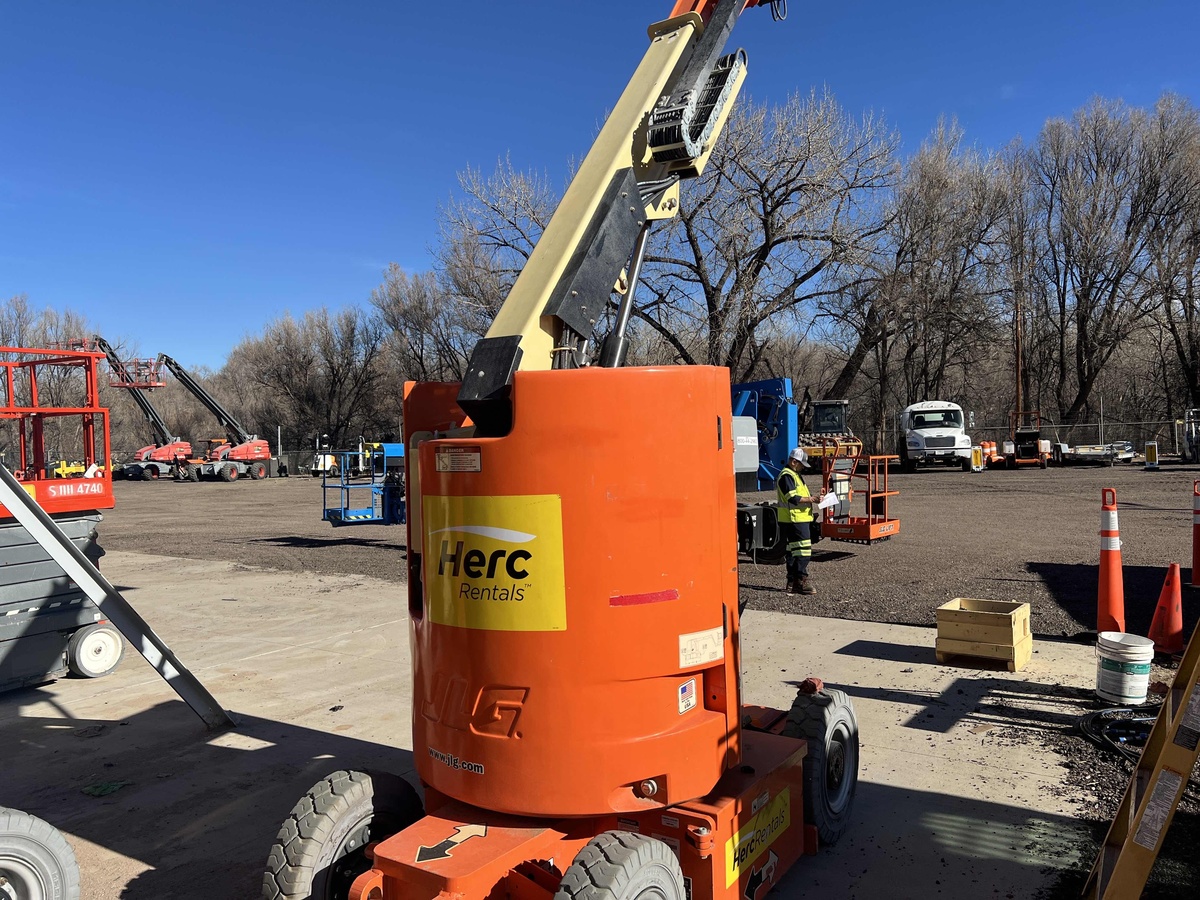 2017 JLG E300AJP-3