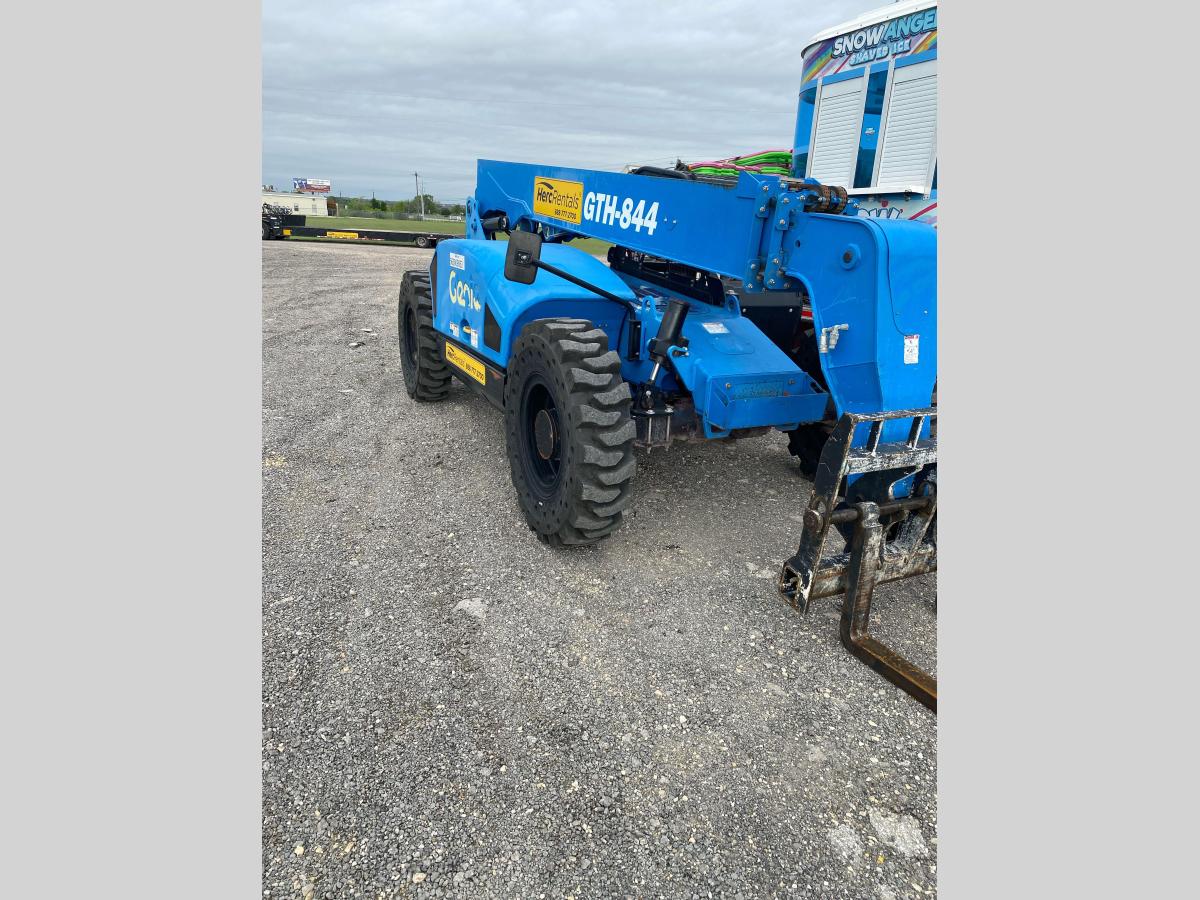 2018 Genie GTH 844