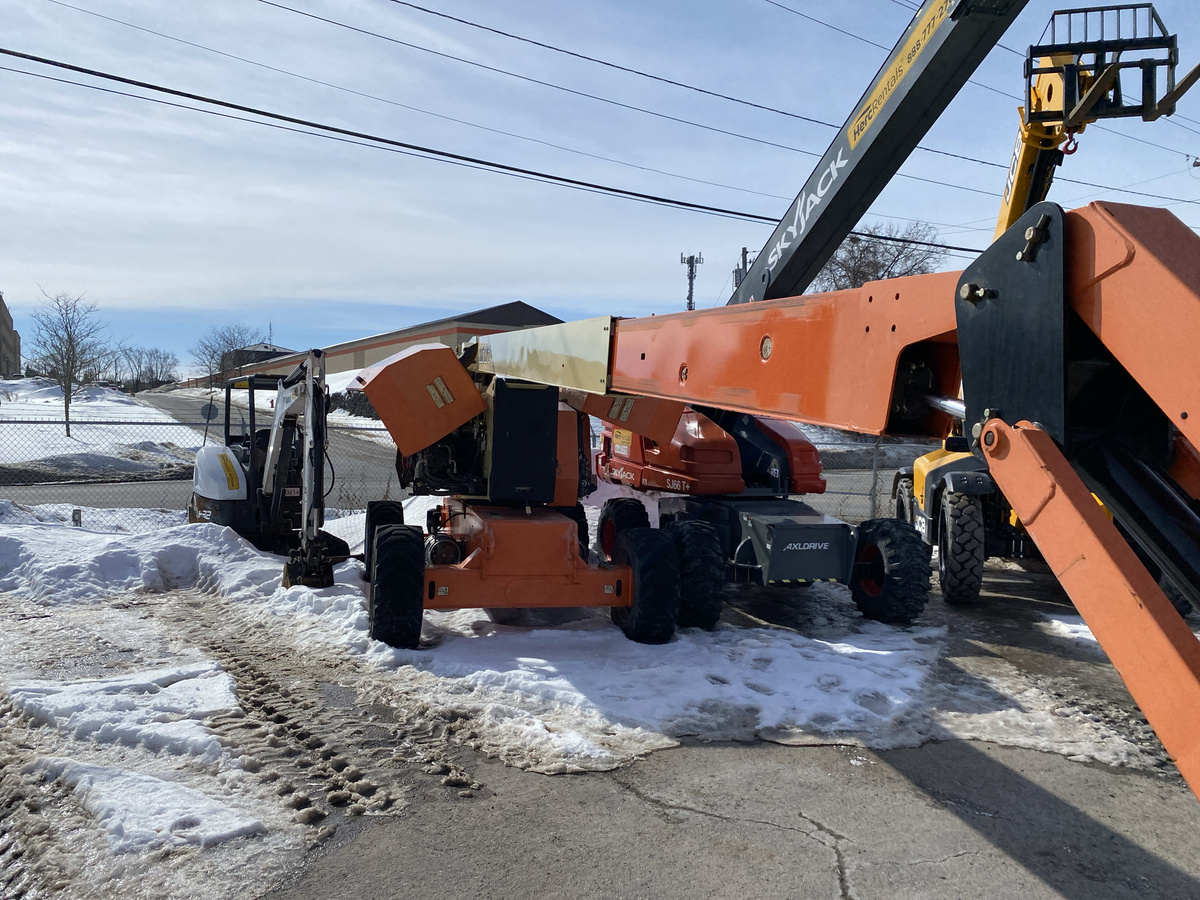 2017 JLG 800AJ-18