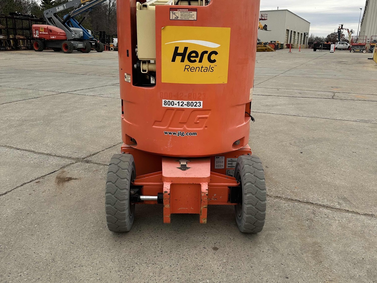 2016 JLG E300AJP-2