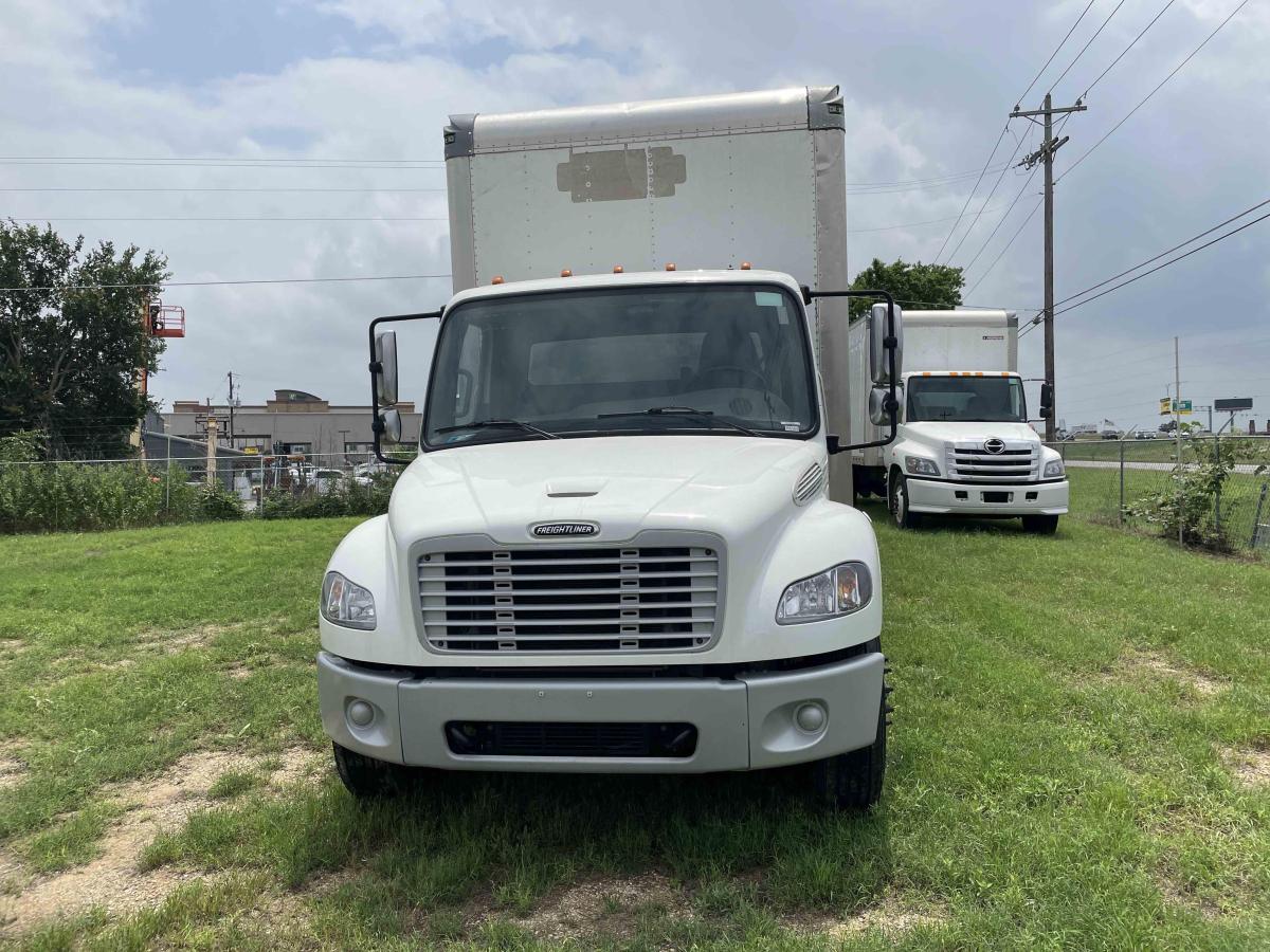 2021 Freightliner M2106