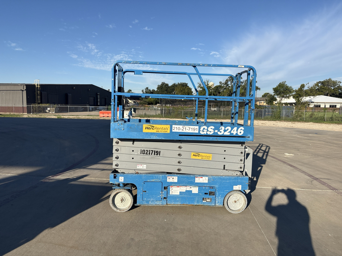 2017 Genie GS-3246-2