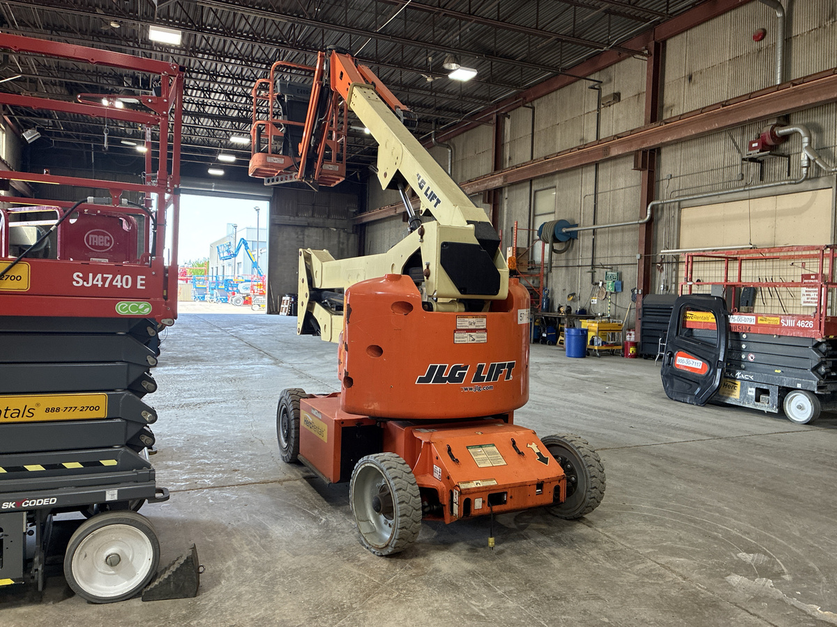 2015 JLG E400AJP-5