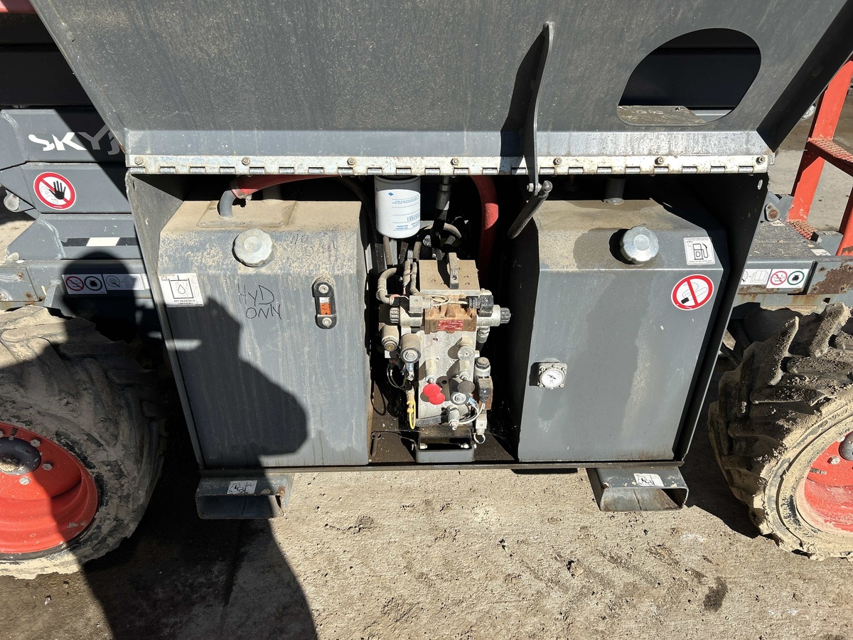 2018 Skyjack SJ-6832RT-11