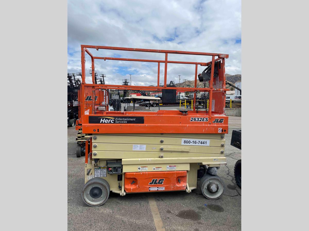 2017 JLG 2632ES