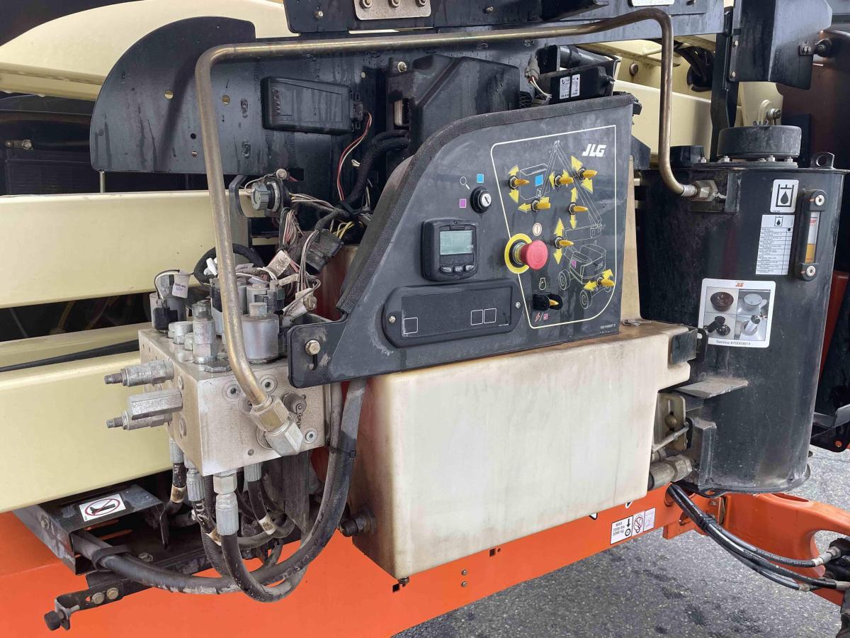 2017 JLG 450AJ-8