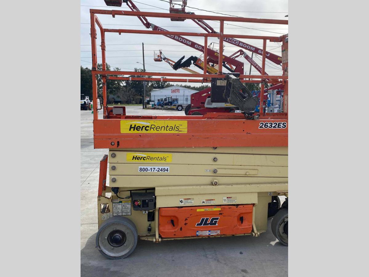 2017 JLG 2632ES