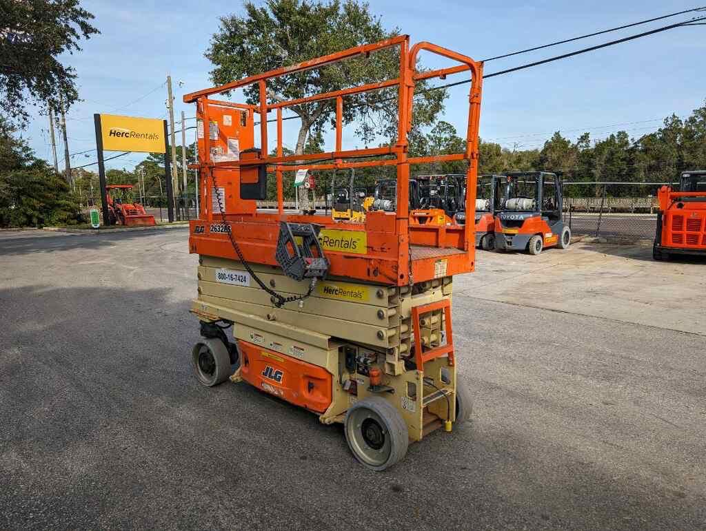 2017 JLG 2632ES