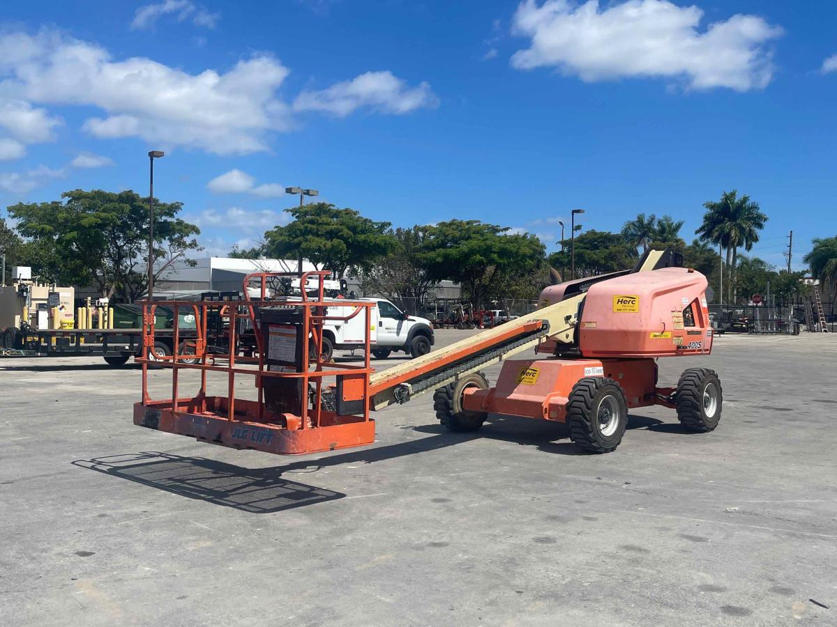 2016 JLG 400S