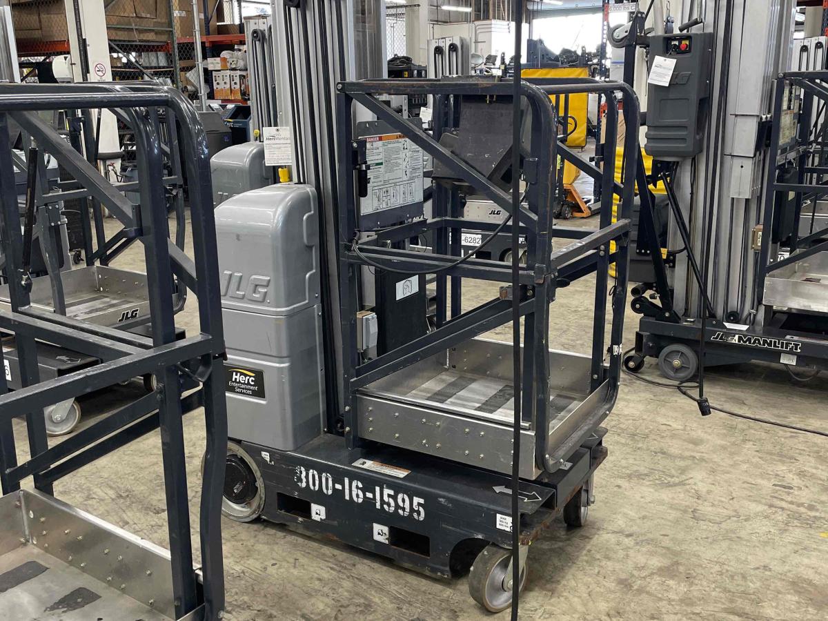 2017 JLG 20MVL