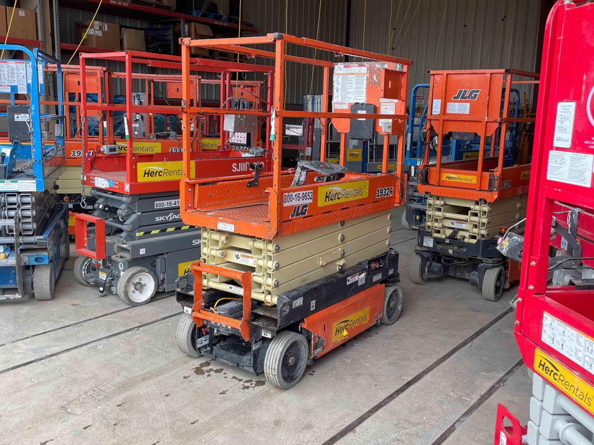 2017 JLG 1932R