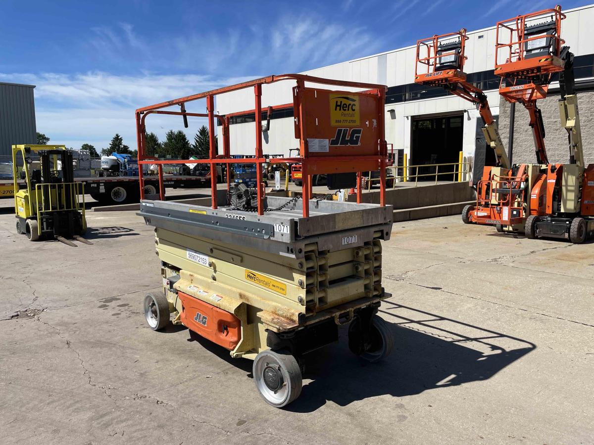 2012 JLG 3246ES