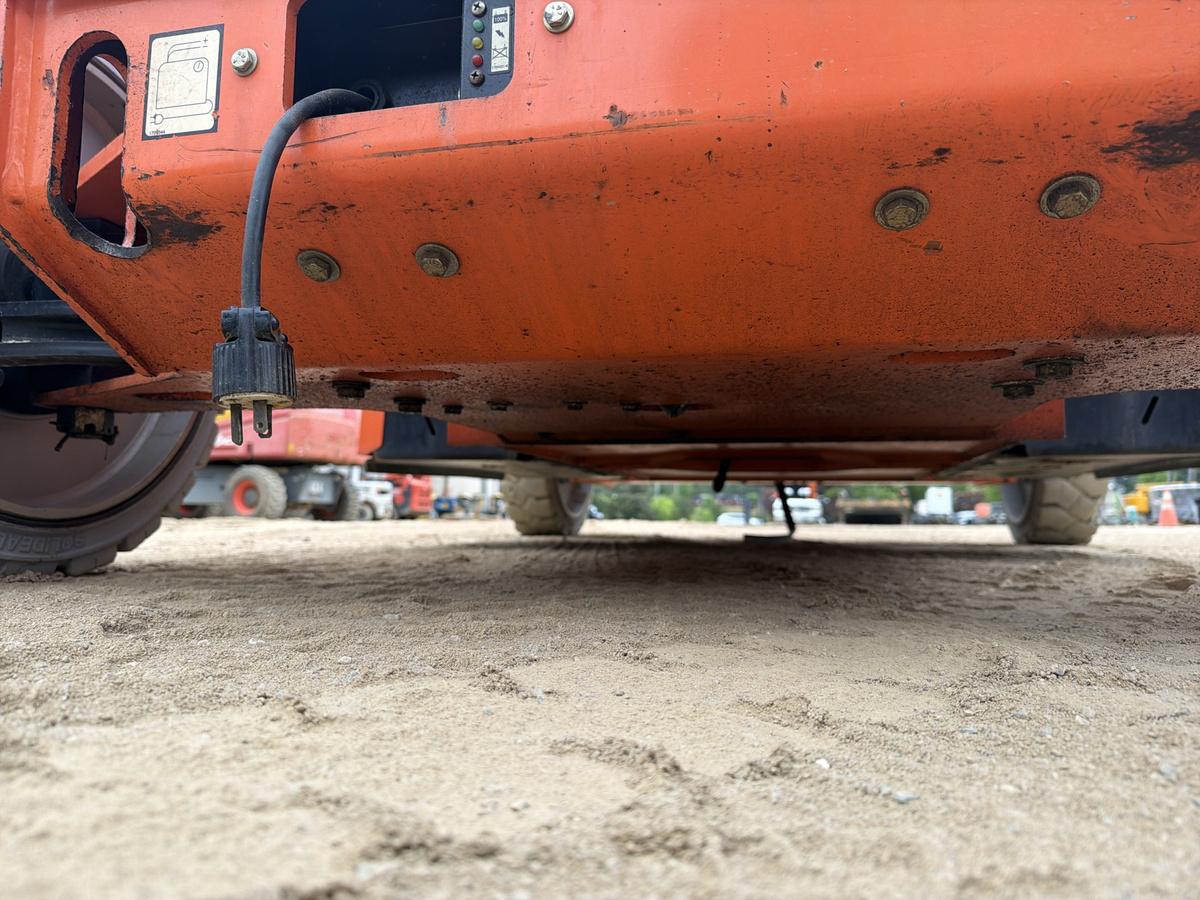 2015 JLG E450AJ-16