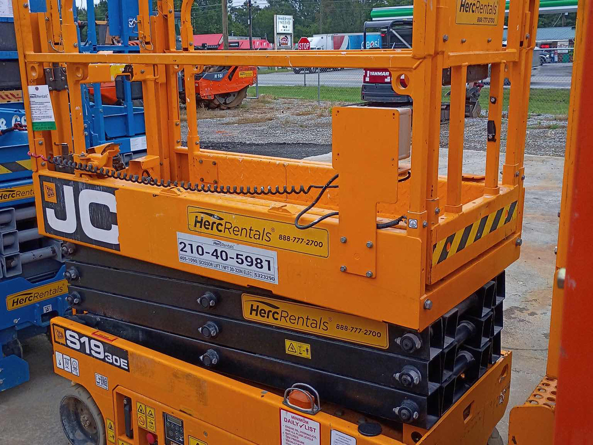 2023 JCB S1930E-4