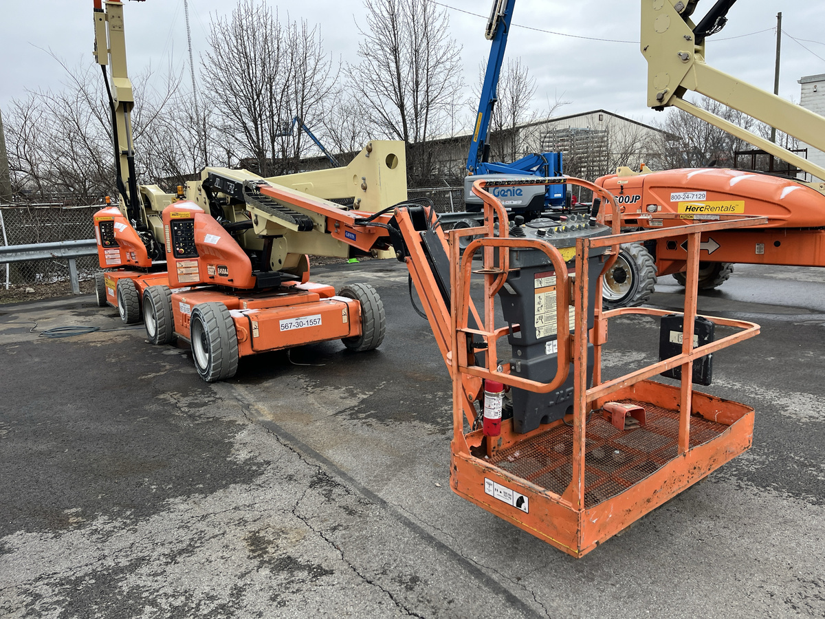 2013 JLG E450AJ-3