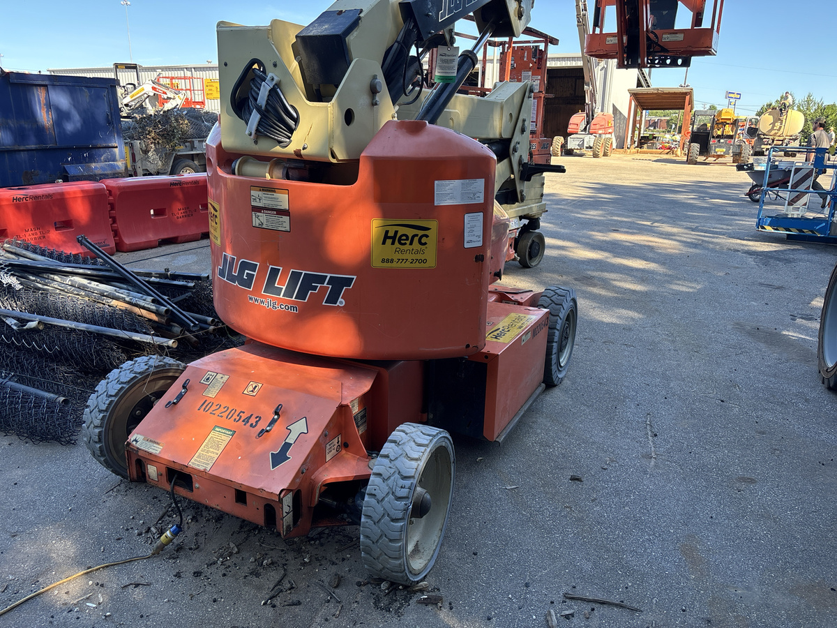 2017 JLG E400AJPN-2