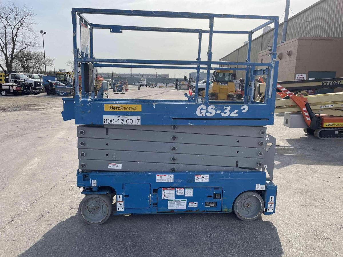2017 Genie GS-3232