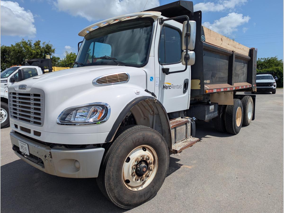 2017 Freightliner M2106