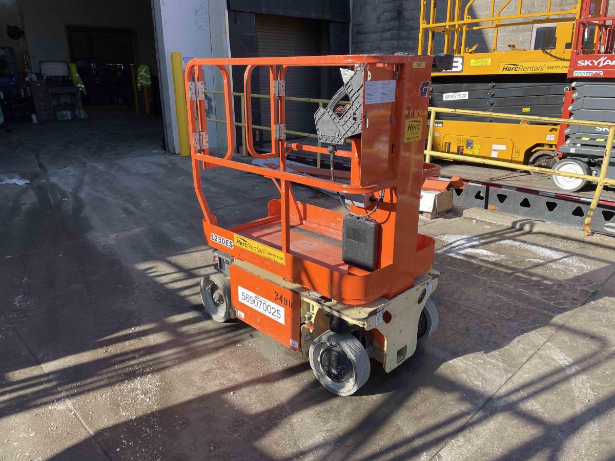 2015 JLG 1230ES