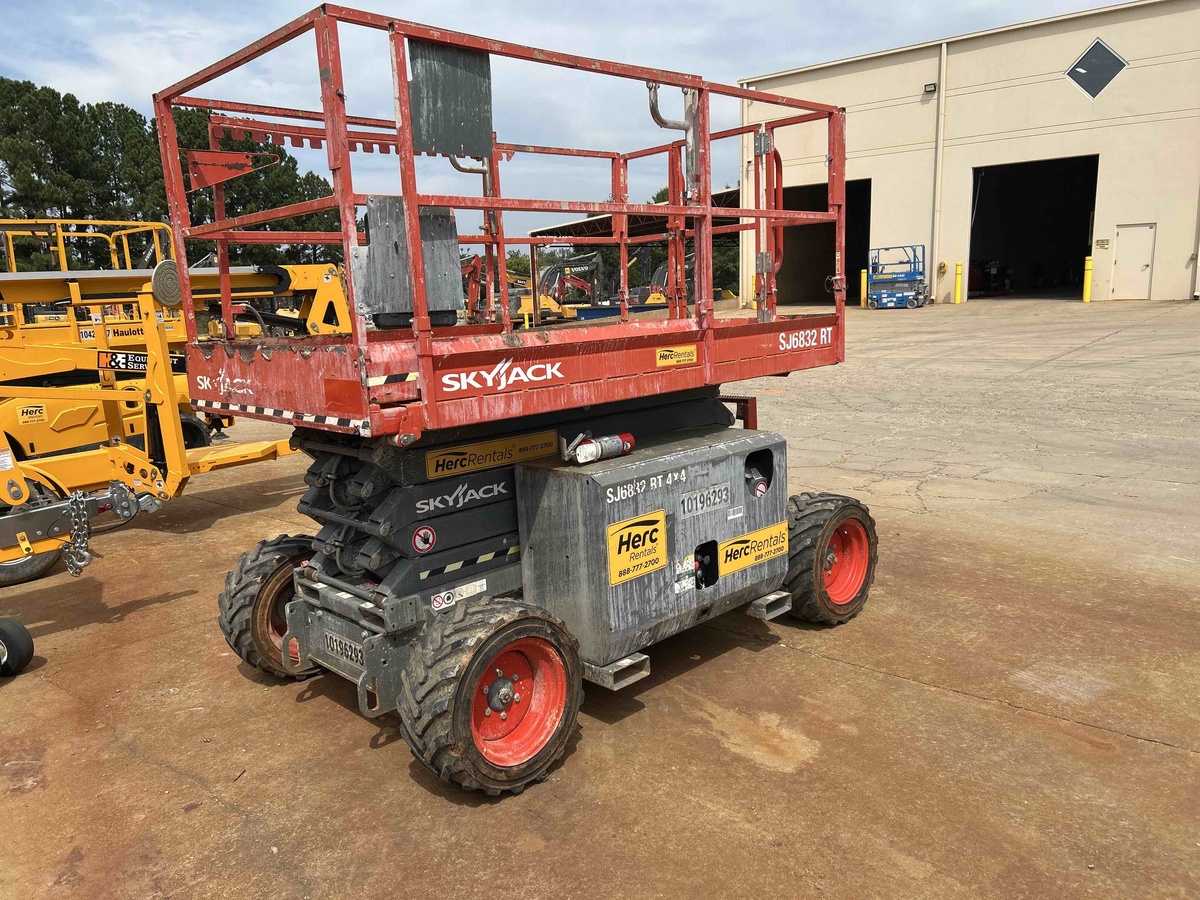 2016 Skyjack SJ-6832RT