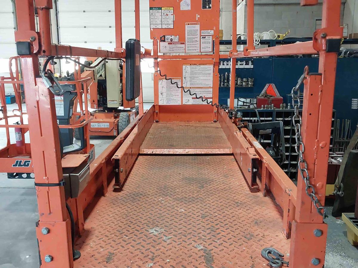 2017 JLG 2632ES