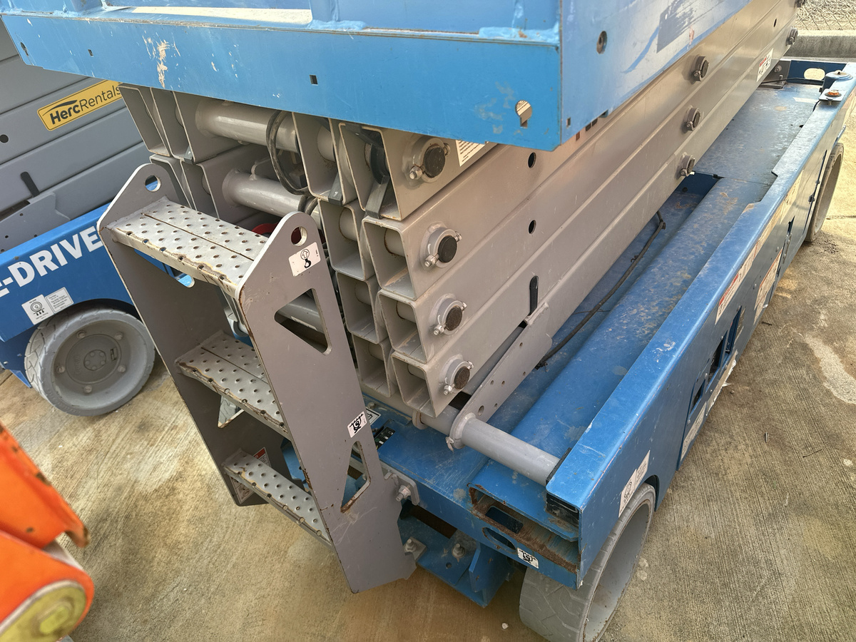 2019 Genie GS-3246-8