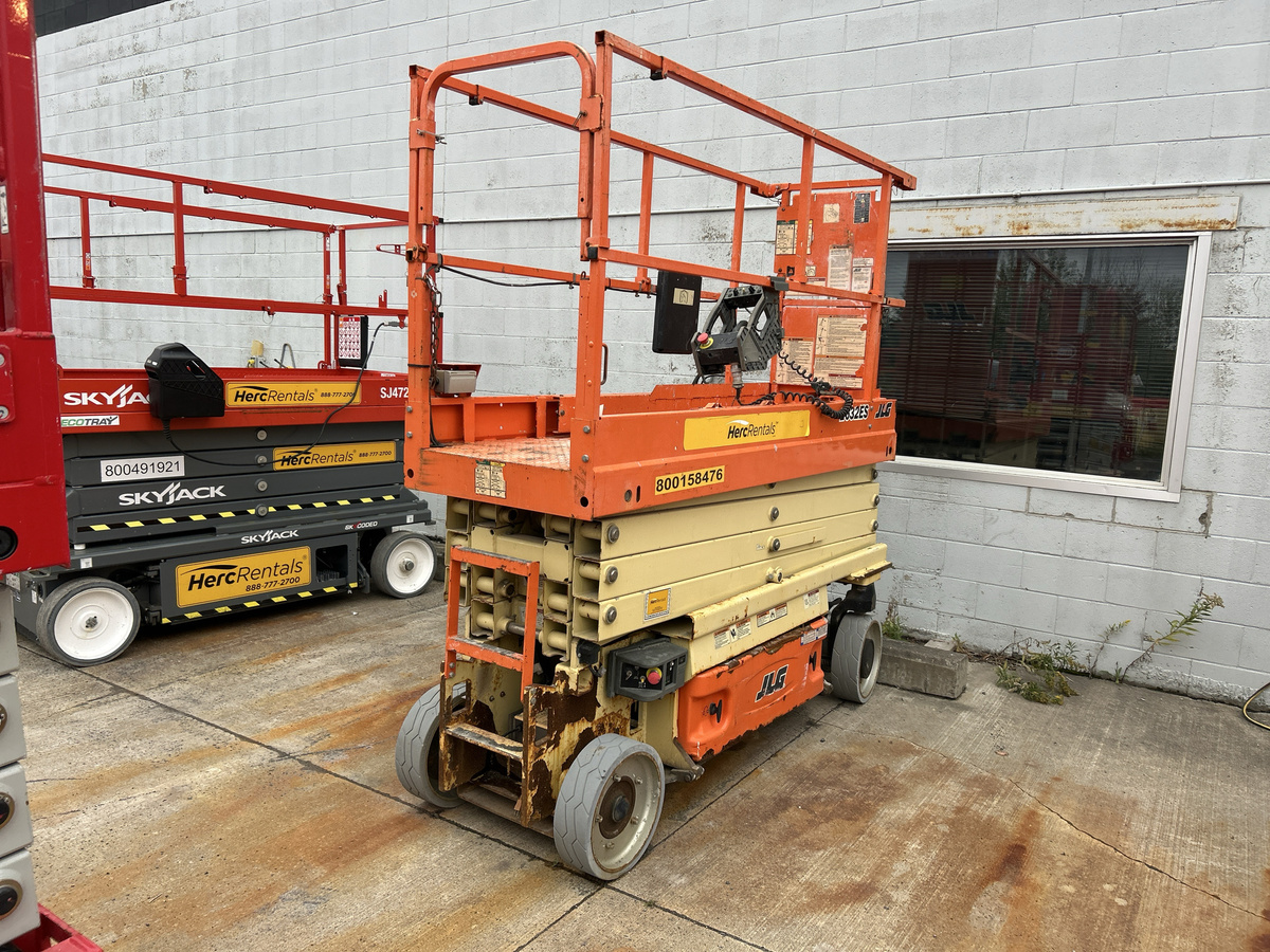 2017 JLG 2632ES-3