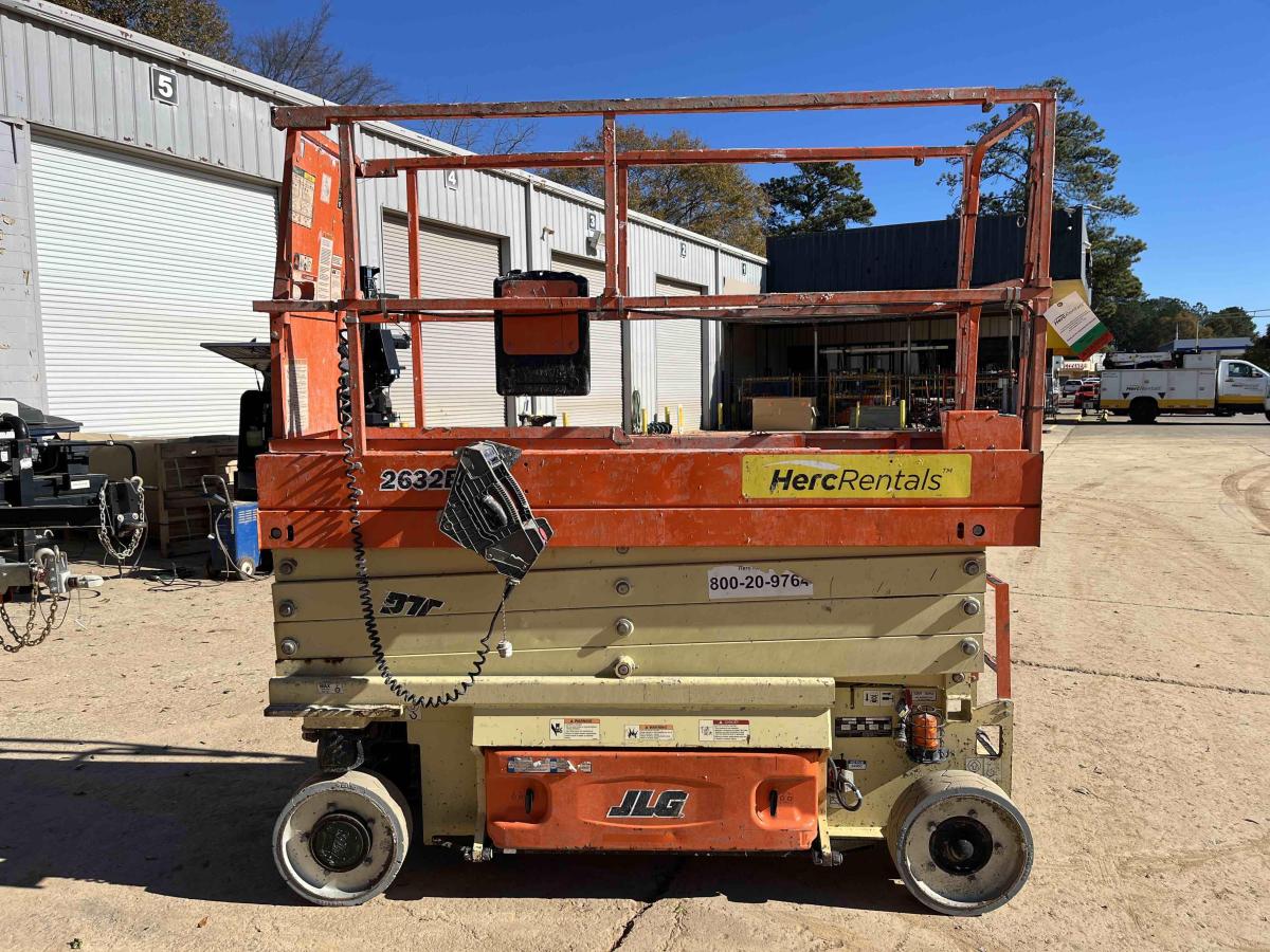 2018 JLG 2632ES