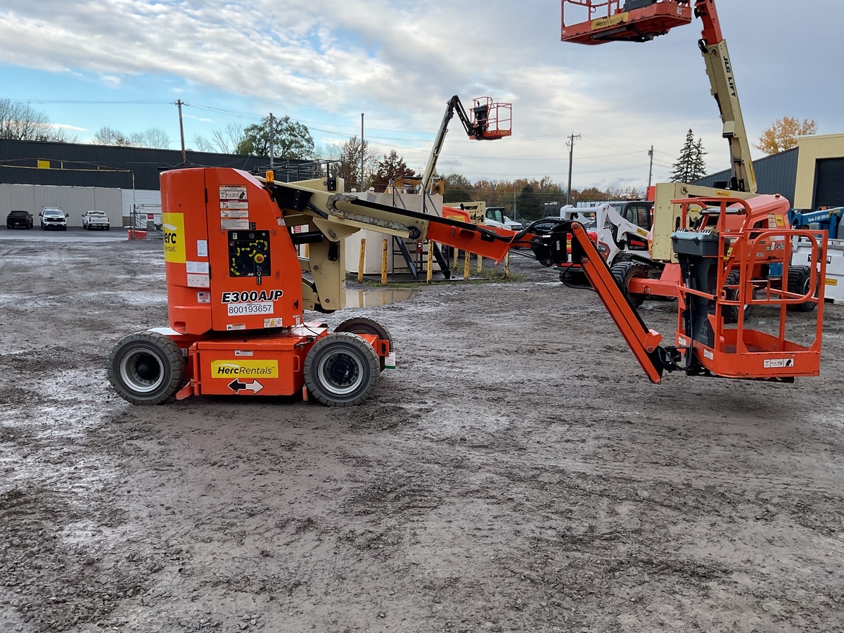 2018 JLG E300AJP-3