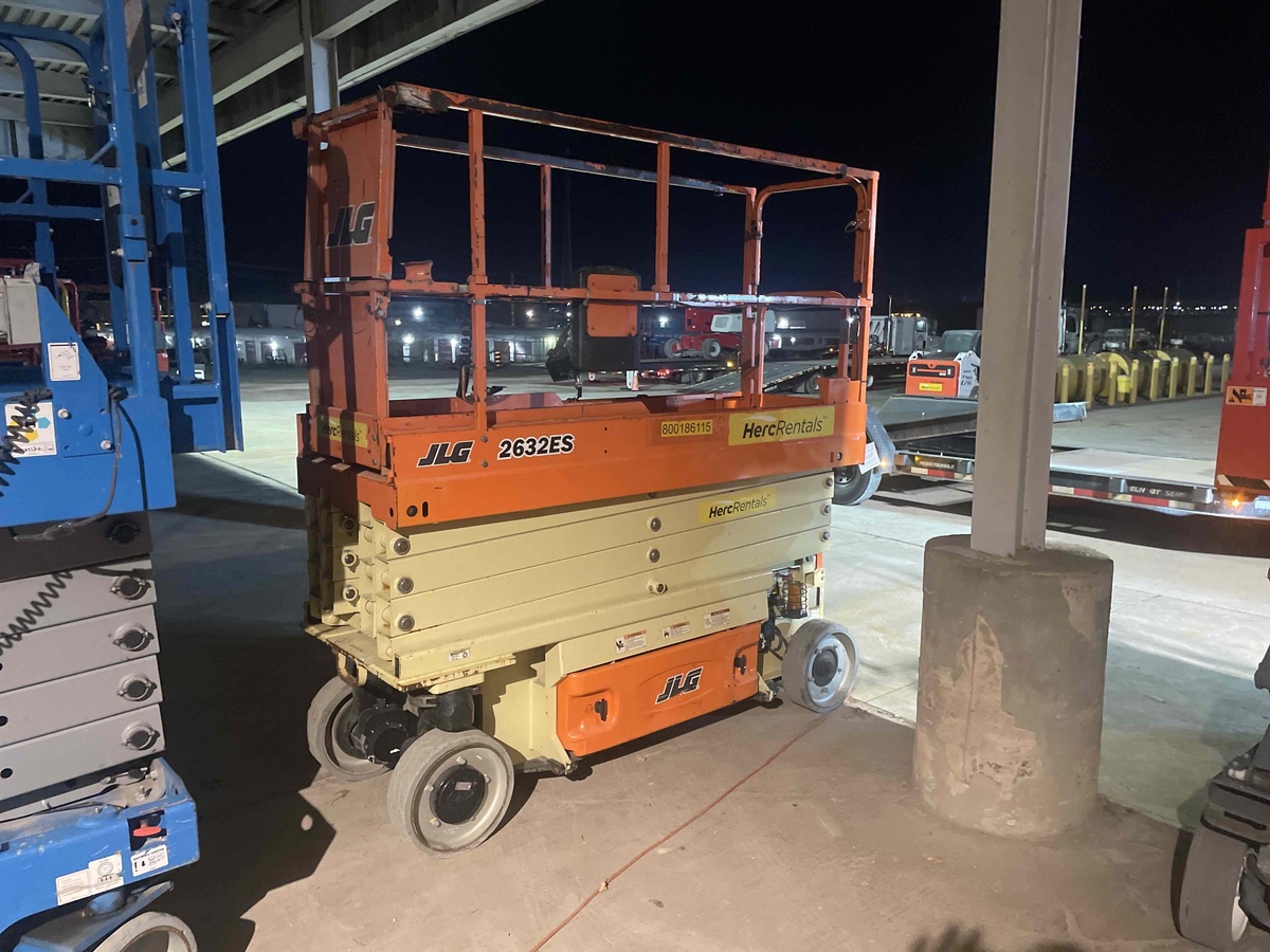 2017 JLG 2632ES