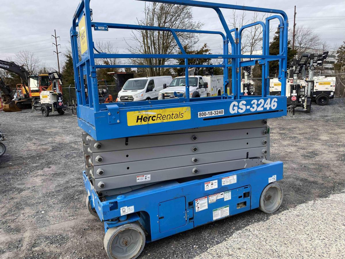 2017 Genie GS-3246