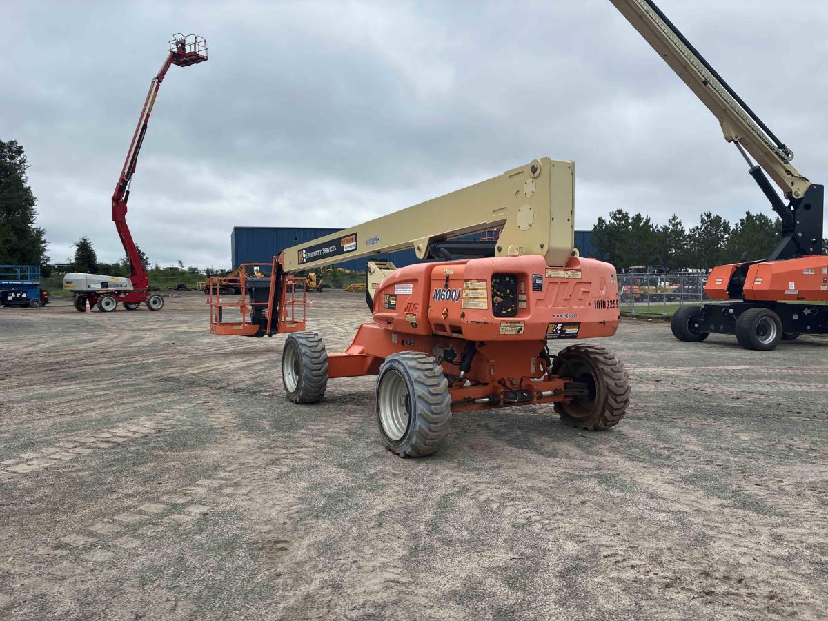 2016 JLG M600J-4