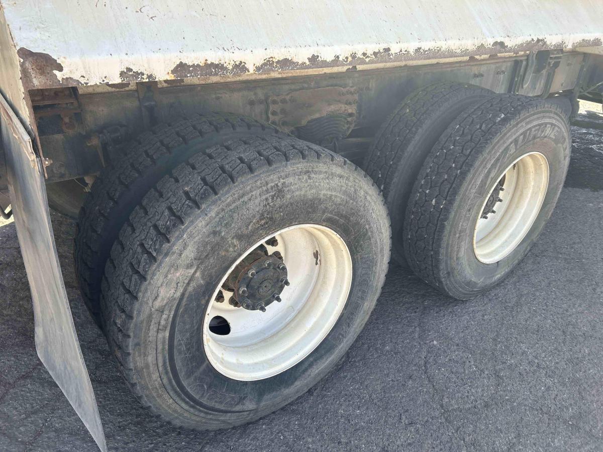 2016 Freightliner M2106