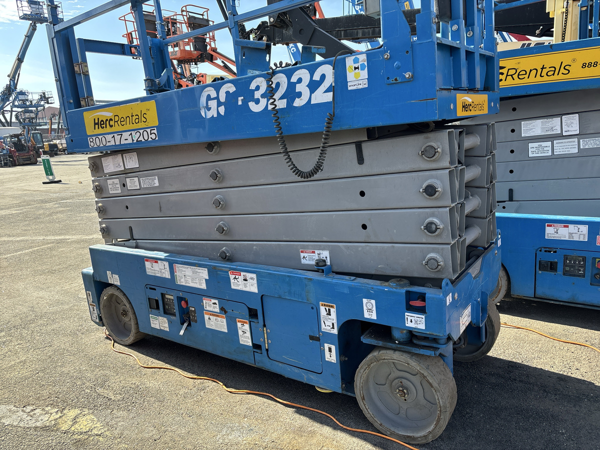 2017 Genie GS-3232-3
