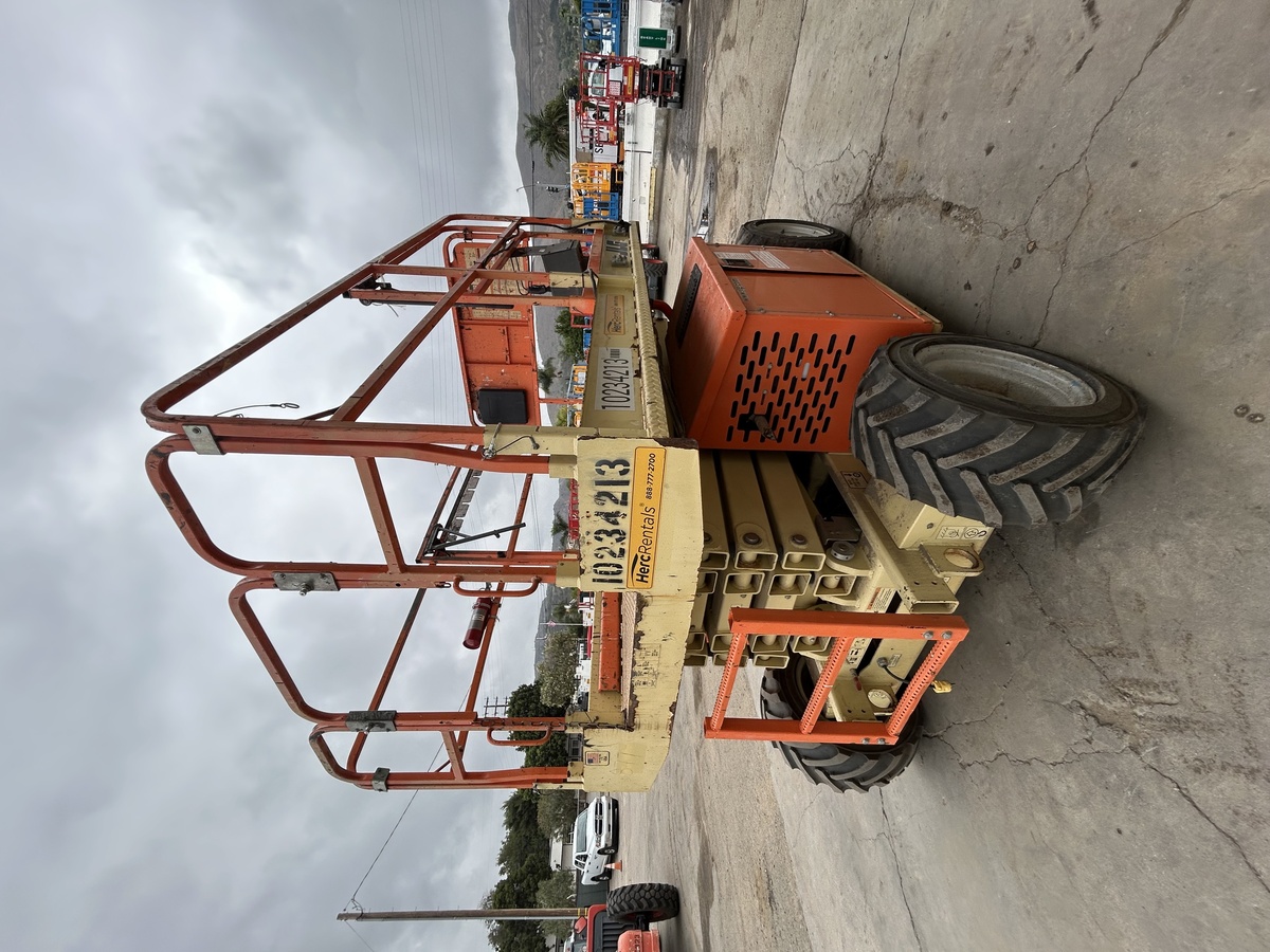 2017 JLG 260MRT-11