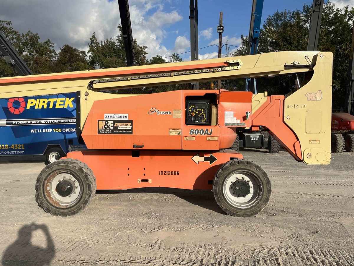 2017 JLG 800AJ-11