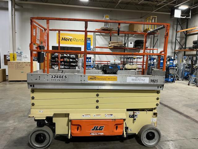 2013 JLG 3246ES