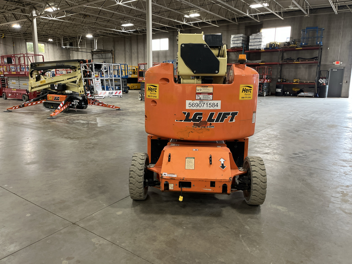 2016 JLG E400AN-3
