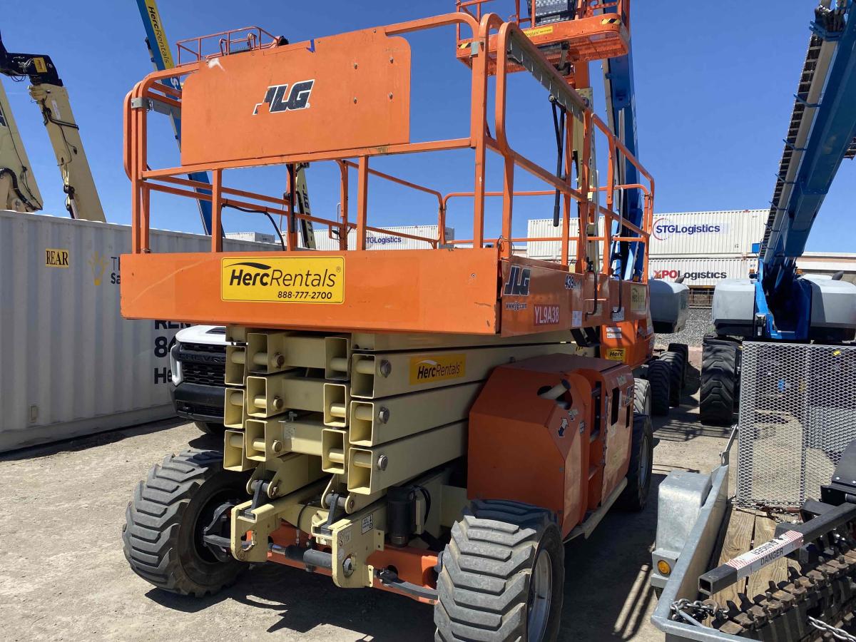 2017 JLG 4394RT