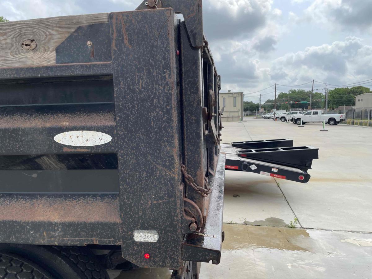 2015 Freightliner M2106