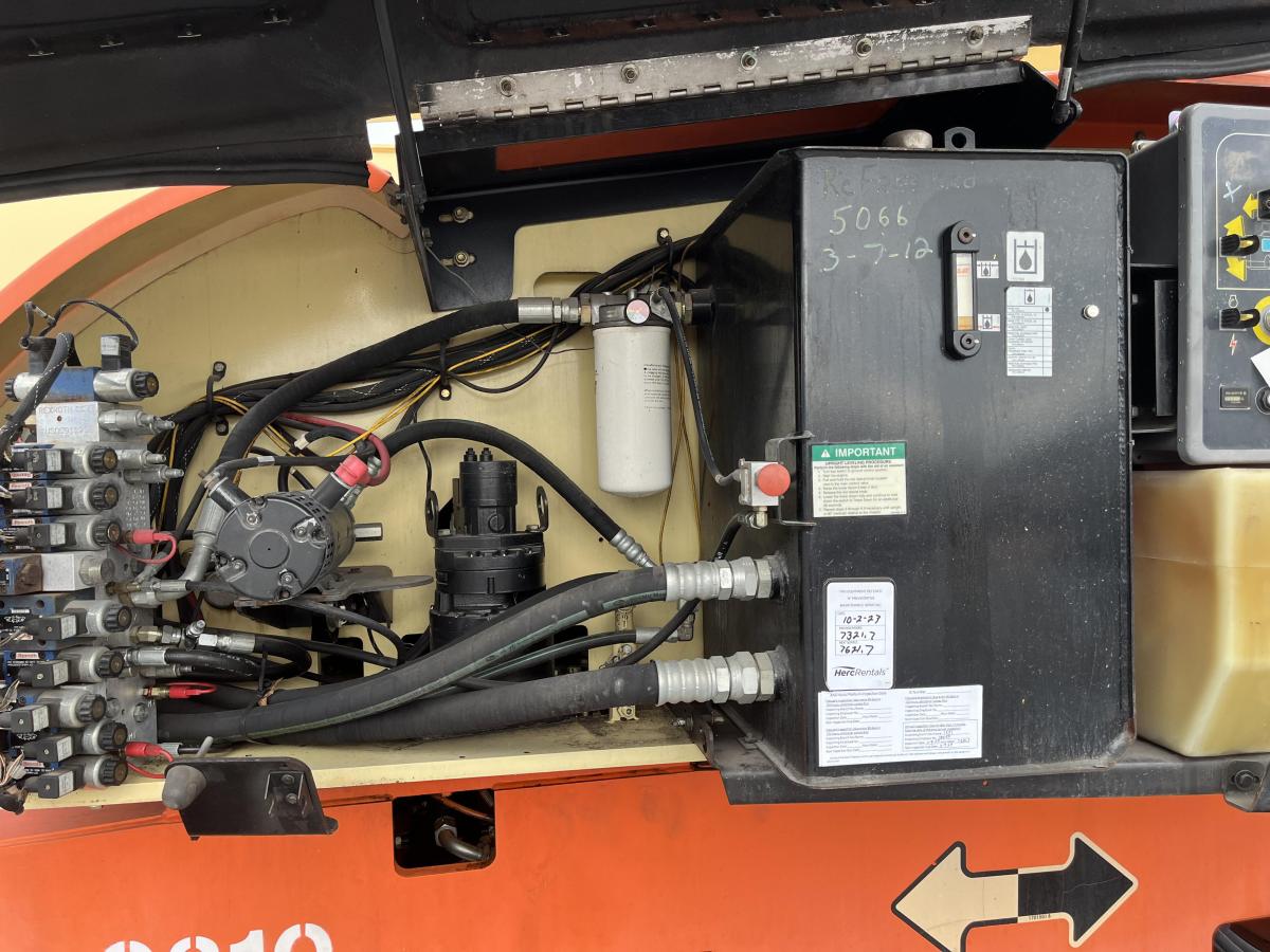 2005 JLG 800AJ