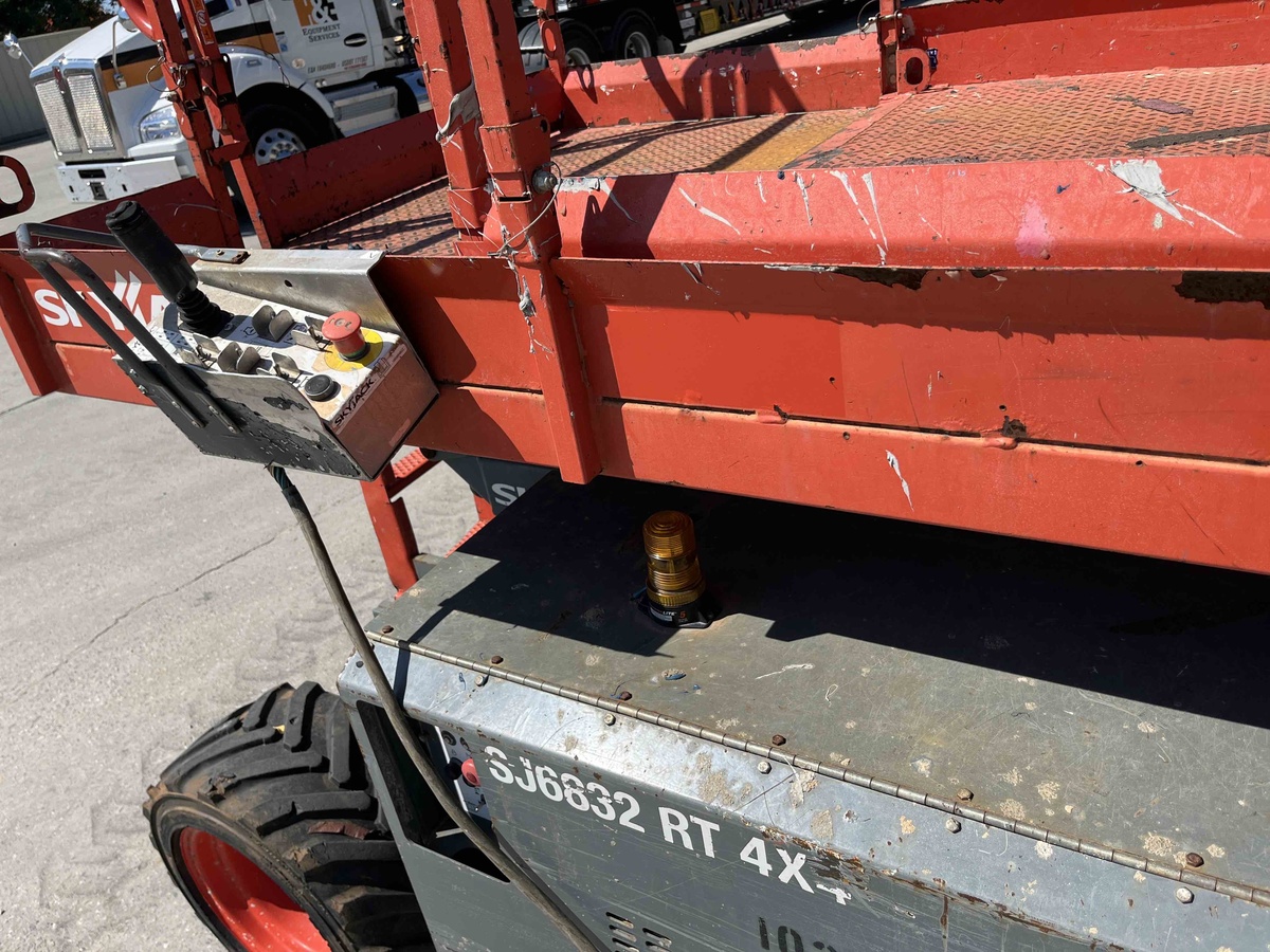 2017 Skyjack SJ-6832RT-5