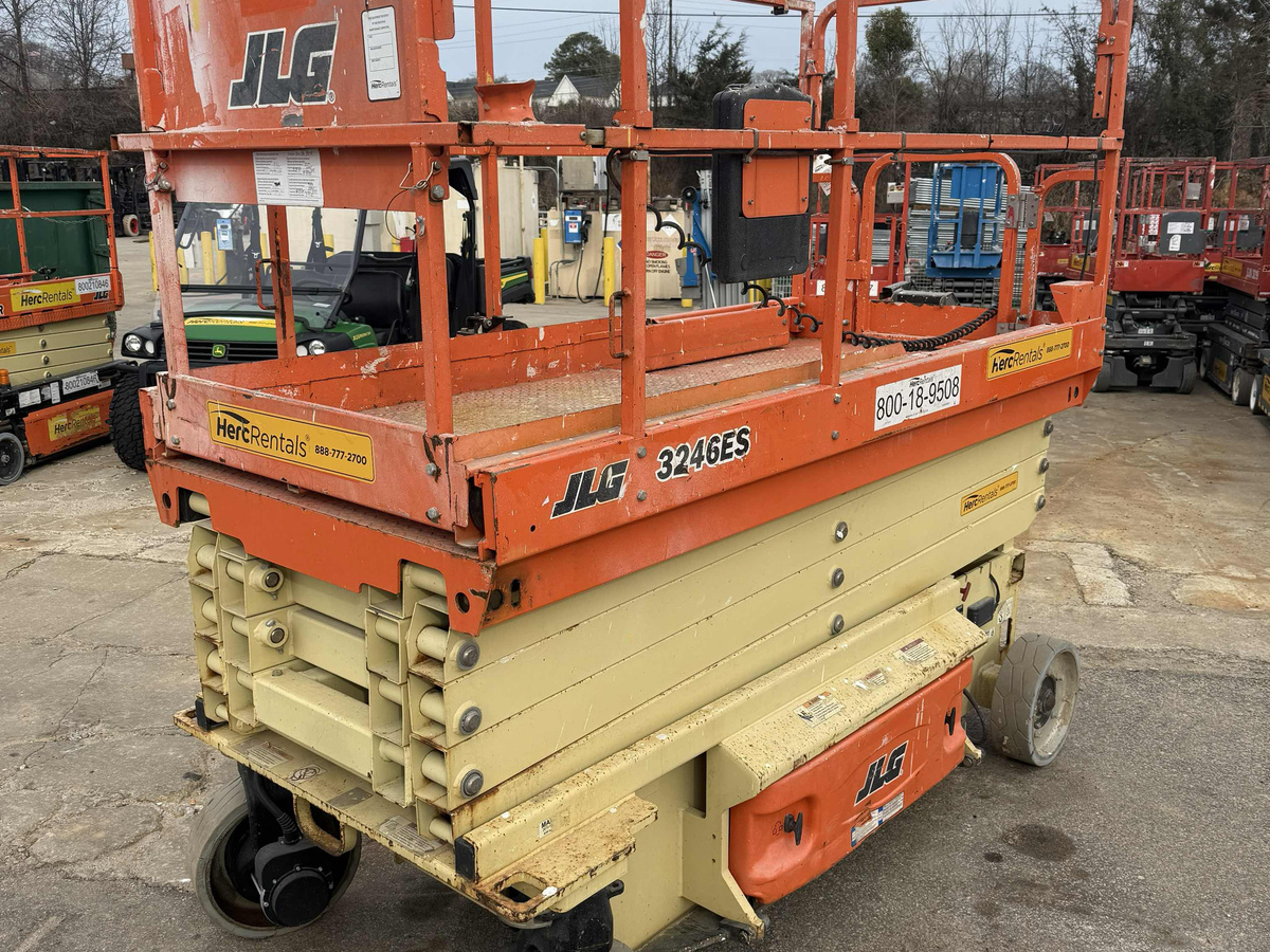 2017 JLG 3246ES-4