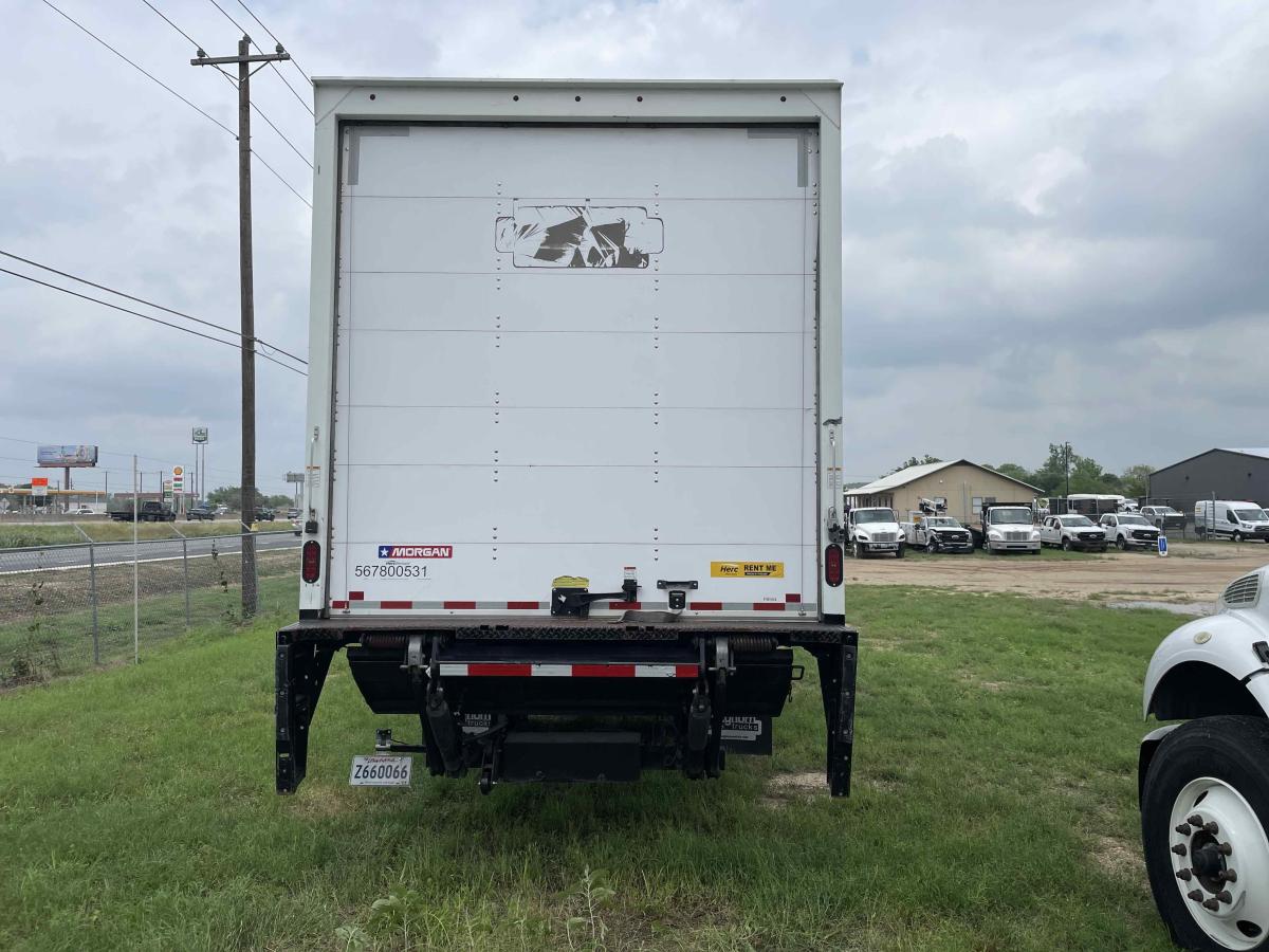 2021 Freightliner M2106