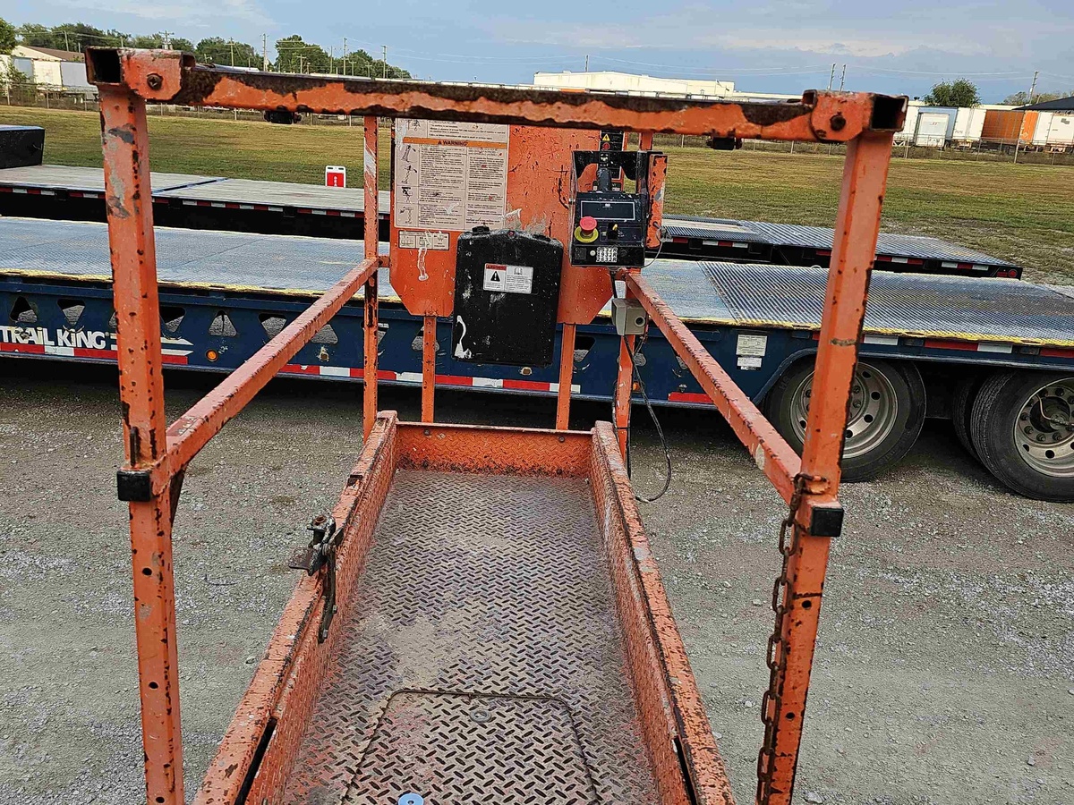 2016 JLG 1932R-2