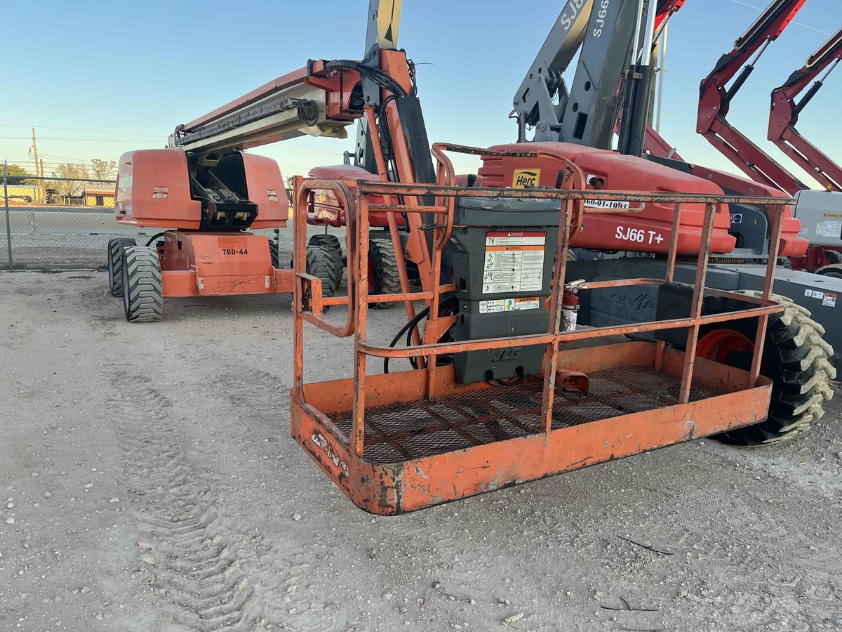 2018 JLG 660SJ