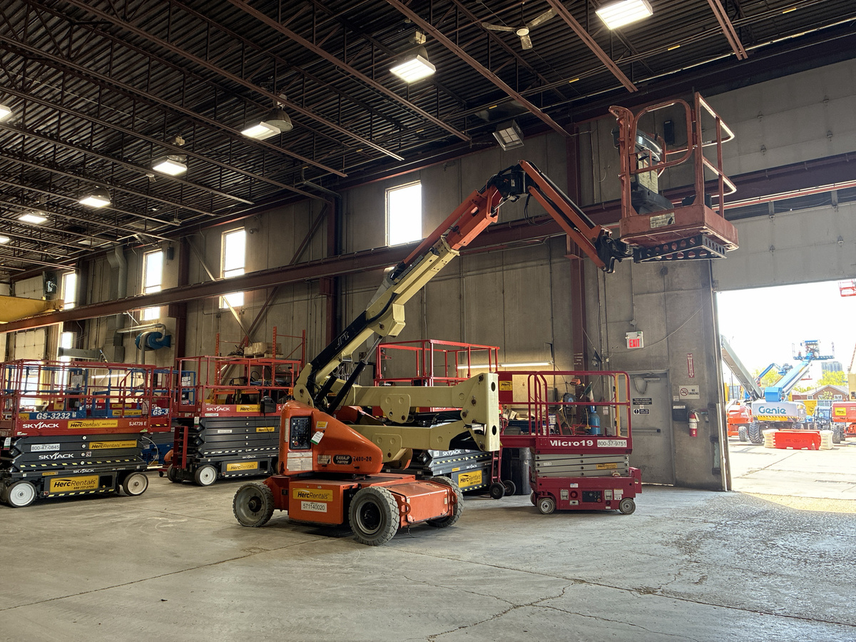 2015 JLG E400AJP-2