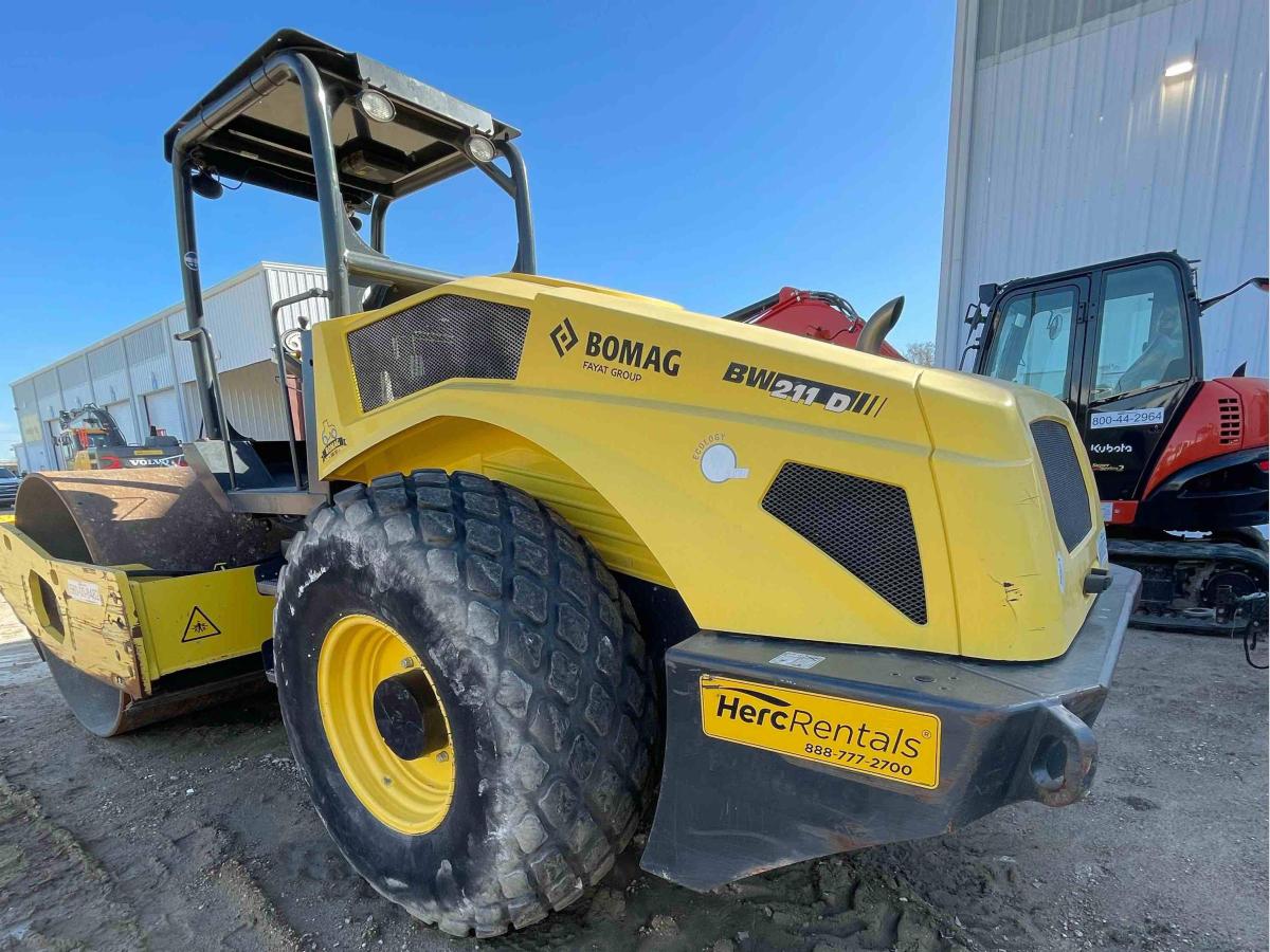 2017 BOMAG BW211D-5