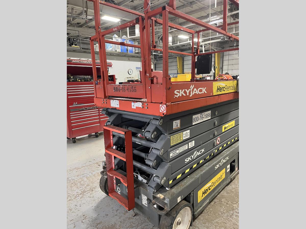 2017 Skyjack SJ4740